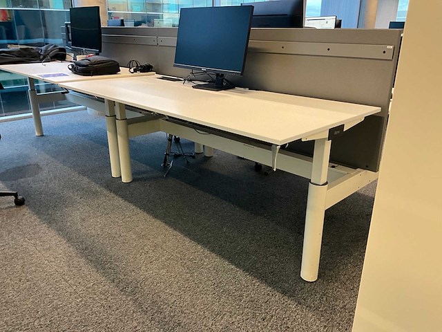 Gispen dubbelzijdig bureaumeubel - afbeelding 1 van  5