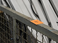 Gitterbox met diverse verlichtingsarmaturen - afbeelding 2 van  2
