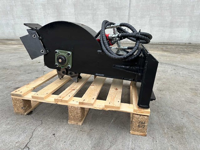 Giyi - 2025 - gy-szymj - stobbenfrees - afbeelding 1 van  10