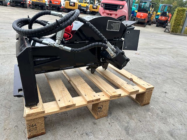 Giyi - 2025 - gy-szymj - stobbenfrees - afbeelding 7 van  10