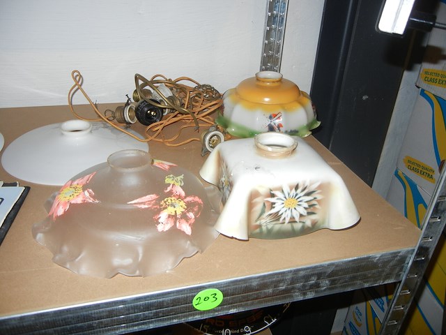 Glaskappen verlichting + oorlogsboek en oorlogsprent - afbeelding 1 van  3