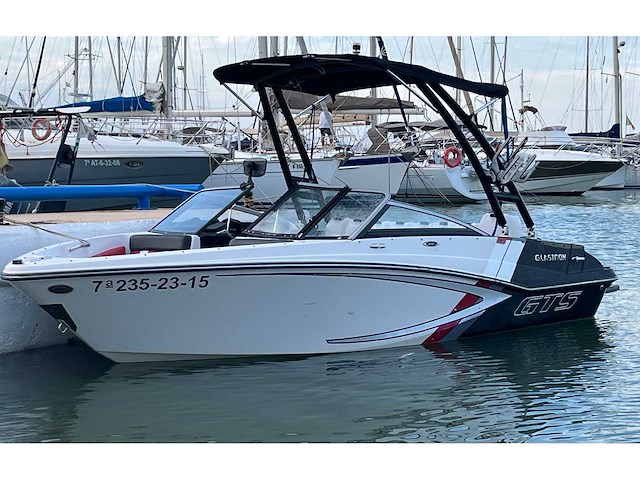 Glastron gts-boot - afbeelding 1 van  3