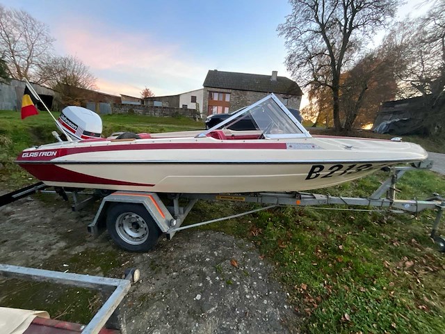 Glastron v-162 futura speedboot - afbeelding 53 van  55