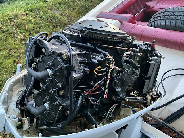 Glastron v-162 futura speedboot - afbeelding 8 van  18