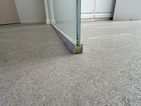 Glaswand met pivotdeur - afbeelding 7 van  7