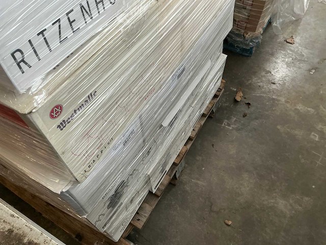 Glaswerk, soepkommen en diversen - afbeelding 2 van  11