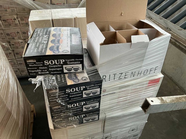 Glaswerk, soepkommen en diversen - afbeelding 9 van  11