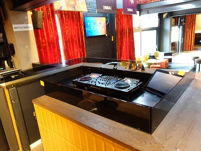 Glazen afscheiding - afbeelding 1 van  3