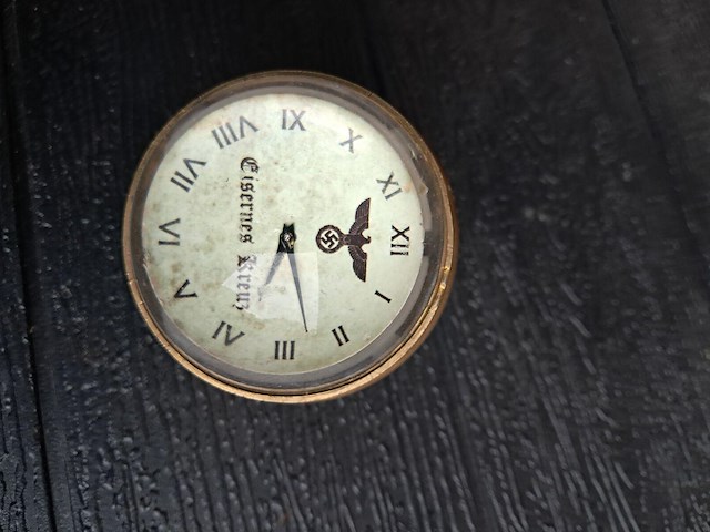 Glazen bol in koper en glas met uurwerk en duits ijzeren kruis uit 1939 - afbeelding 2 van  6