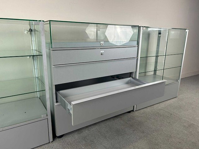Glazen display kast - vitrinekasten (3x) - afbeelding 2 van  10