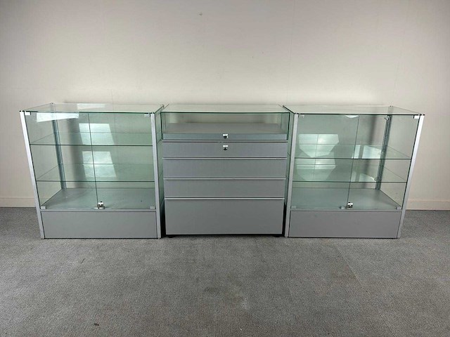 Glazen display kast - vitrinekasten (3x) - afbeelding 1 van  10