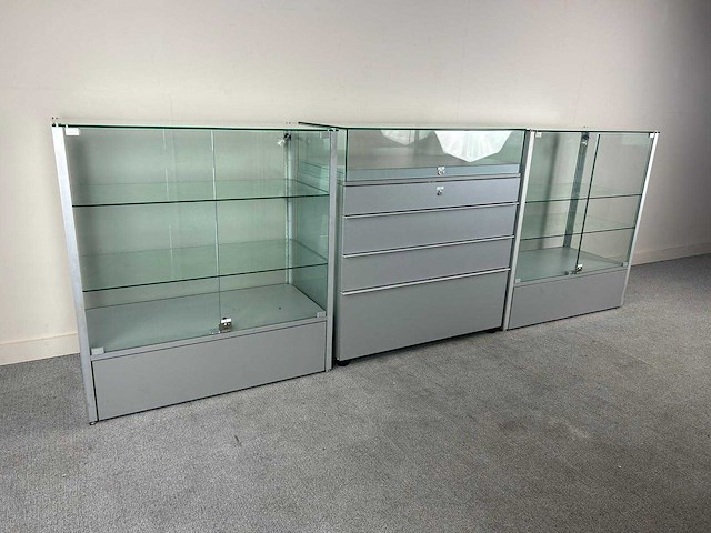Glazen display kast - vitrinekasten (3x) - afbeelding 4 van  10