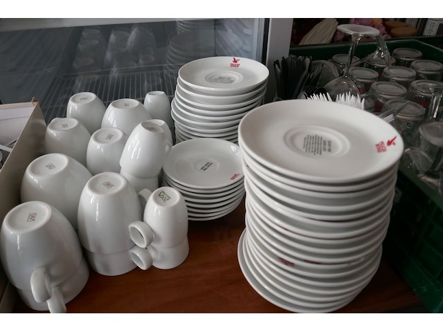 Glazen en koffiekopjes - afbeelding 4 van  4