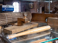 Glazen kast 1_2 schaven e.a. - afbeelding 1 van  4