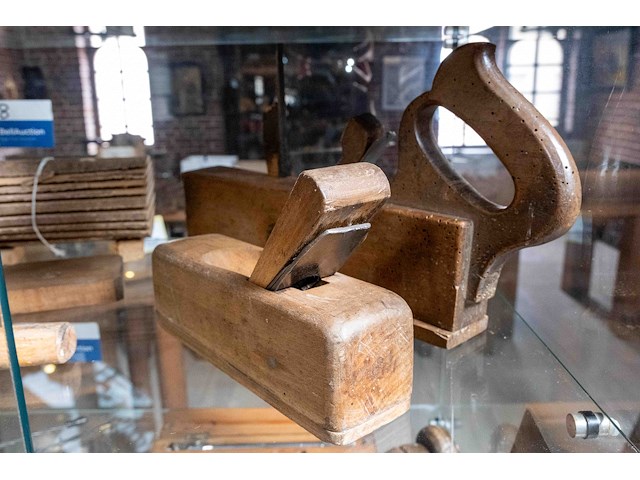 Glazen kast 1_2 schaven e.a. - afbeelding 3 van  4