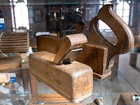 Glazen kast 1_2 schaven e.a. - afbeelding 3 van  4