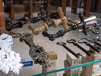 Glazen kast 1_deurbeslag, handgepen, sleutels - afbeelding 1 van  3