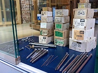 Glazen kast 1_nagels en schroeven - afbeelding 3 van  4