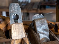 Glazen kast 1_schaven en houten waterpas - afbeelding 3 van  3