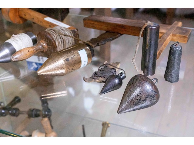 Glazen kast 1_schietloden, kruishout e.a. - afbeelding 5 van  9