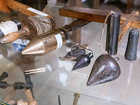 Glazen kast 1_schietloden, kruishout e.a. - afbeelding 5 van  9