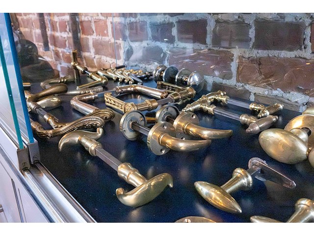 Glazen kast 2_deurbeslag - afbeelding 3 van  5