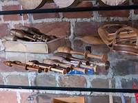 Glazen kast 2_houten deurknopjes, hendels, kantklosspoelen - afbeelding 4 van  4