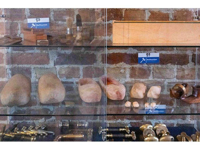 Glazen kast 2_houten klompen - afbeelding 4 van  4