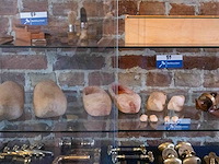 Glazen kast 2_houten klompen - afbeelding 4 van  4