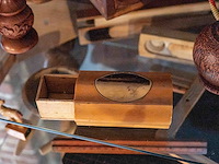 Glazen kast 3_ houten doosjes en vaasjes - afbeelding 3 van  8