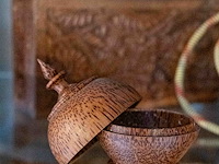 Glazen kast 3_ houten doosjes en vaasjes - afbeelding 5 van  8