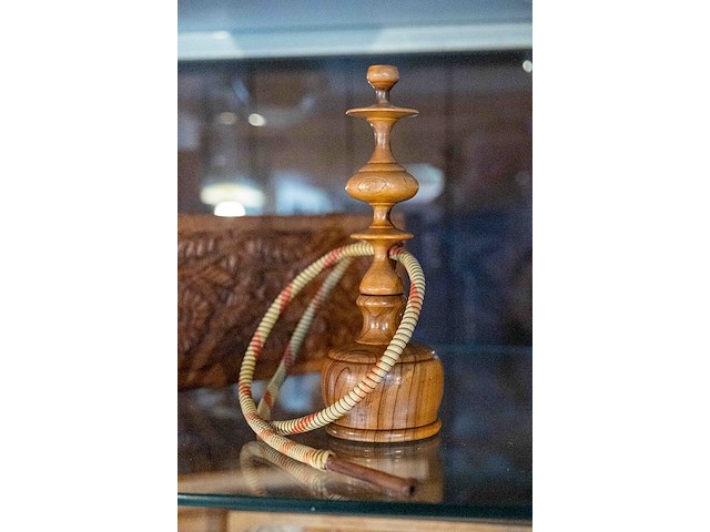 Glazen kast 3_ houten doosjes en vaasjes - afbeelding 6 van  8