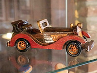 Glazen kast 3_3 houten auto's en 1 kleine aluminium - afbeelding 2 van  7