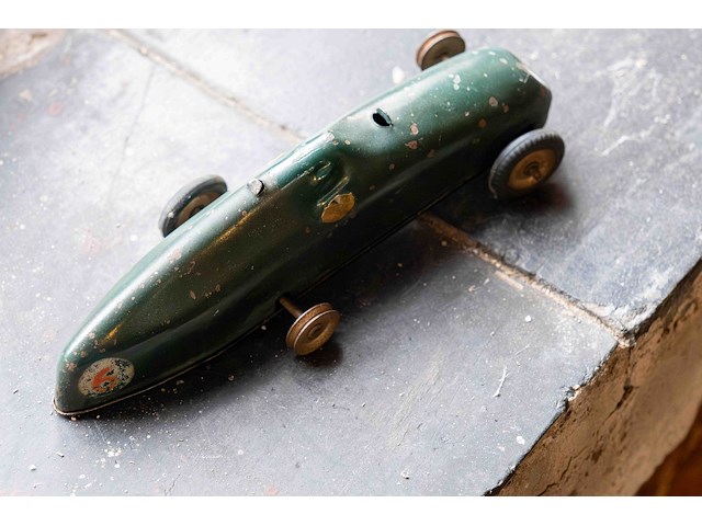 Glazen kast 3_3 houten auto's en 1 kleine aluminium - afbeelding 7 van  7