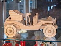 Glazen kast 3_3 houten auto's - afbeelding 5 van  7