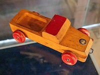 Glazen kast 3_4 houten auto's - afbeelding 6 van  8