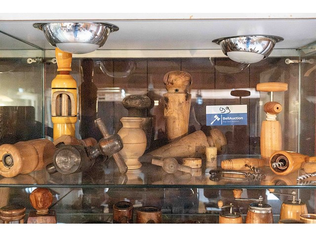 Glazen kast 3_flesopeners e.a. - afbeelding 1 van  4