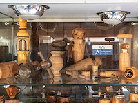 Glazen kast 3_flesopeners e.a. - afbeelding 1 van  4