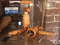 Glazen kast 3_flesopeners e.a. - afbeelding 4 van  4