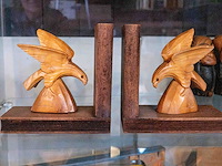 Glazen kast 3_houten boekenhouder e.a. - afbeelding 2 van  8