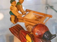 Glazen kast 3_houten boekenhouder e.a. - afbeelding 5 van  8