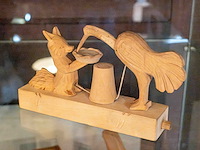 Glazen kast 3_houten figuren - afbeelding 3 van  7