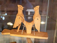 Glazen kast 3_houten figuren - afbeelding 5 van  7