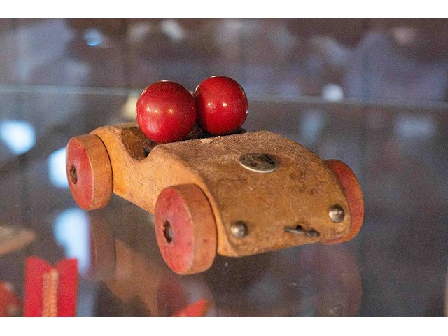 Glazen kast 3_houten speelgoed - afbeelding 3 van  9