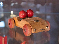 Glazen kast 3_houten speelgoed - afbeelding 4 van  9