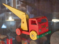 Glazen kast 3_houten speelgoed - afbeelding 5 van  9