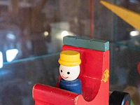 Glazen kast 3_houten speelgoed - afbeelding 6 van  9