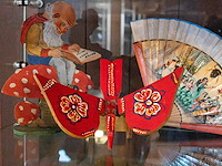 Glazen kast 3_houten speelgoed - afbeelding 9 van  9