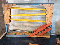 Glazen kast 3_houten speelgoed - afbeelding 5 van  6