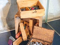 Glazen kast 3_houten speelgoed - afbeelding 6 van  6